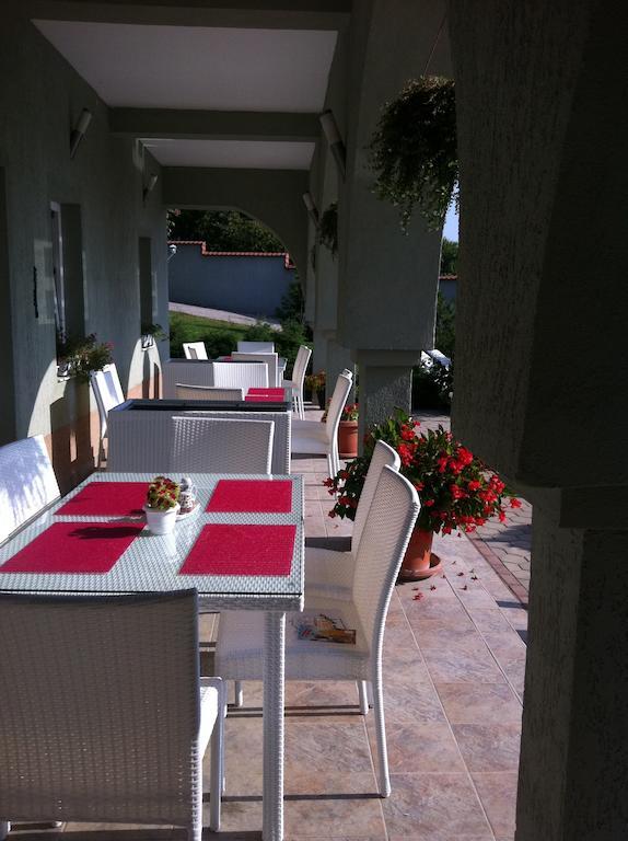Hotel Sunny House Sopiste Exterior foto